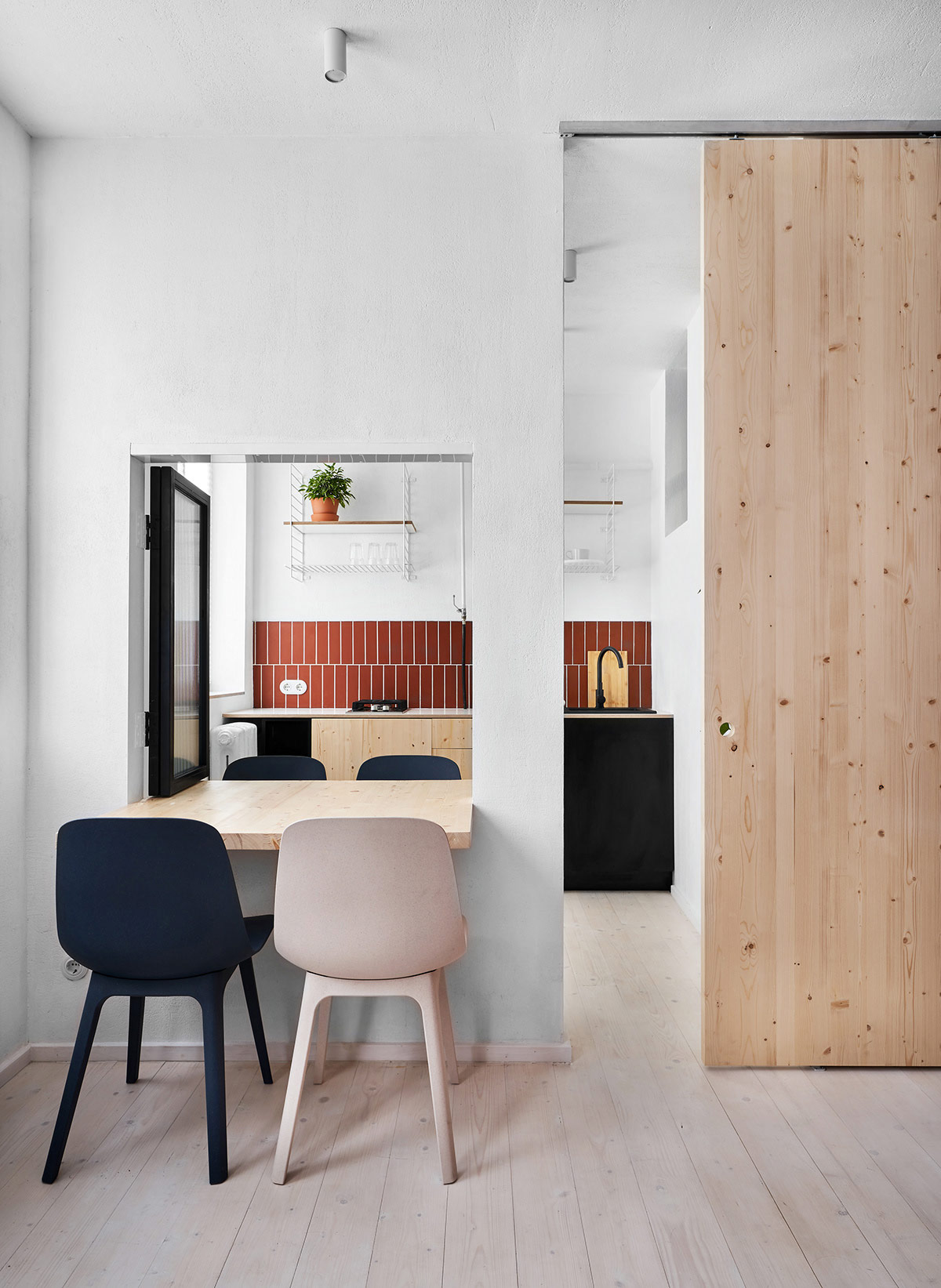 Модерен, интелигентен интериор в малък апартамент под 40 кв.м.-34