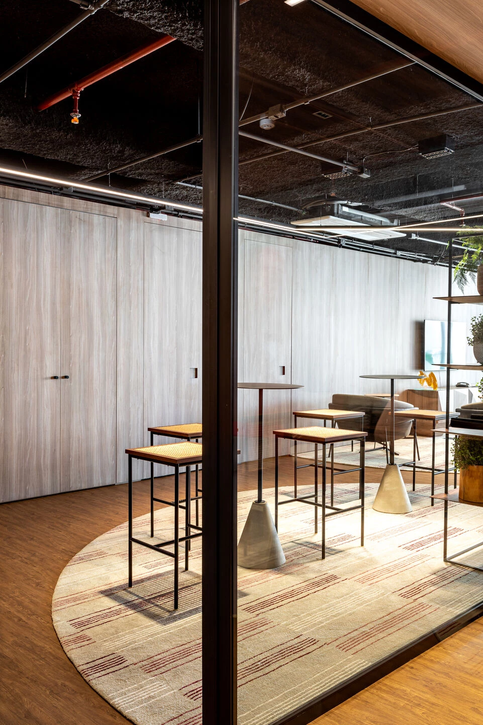 巴西圣保罗 SENALBA 办公室，木质与混凝土打造舒适工作空间-11