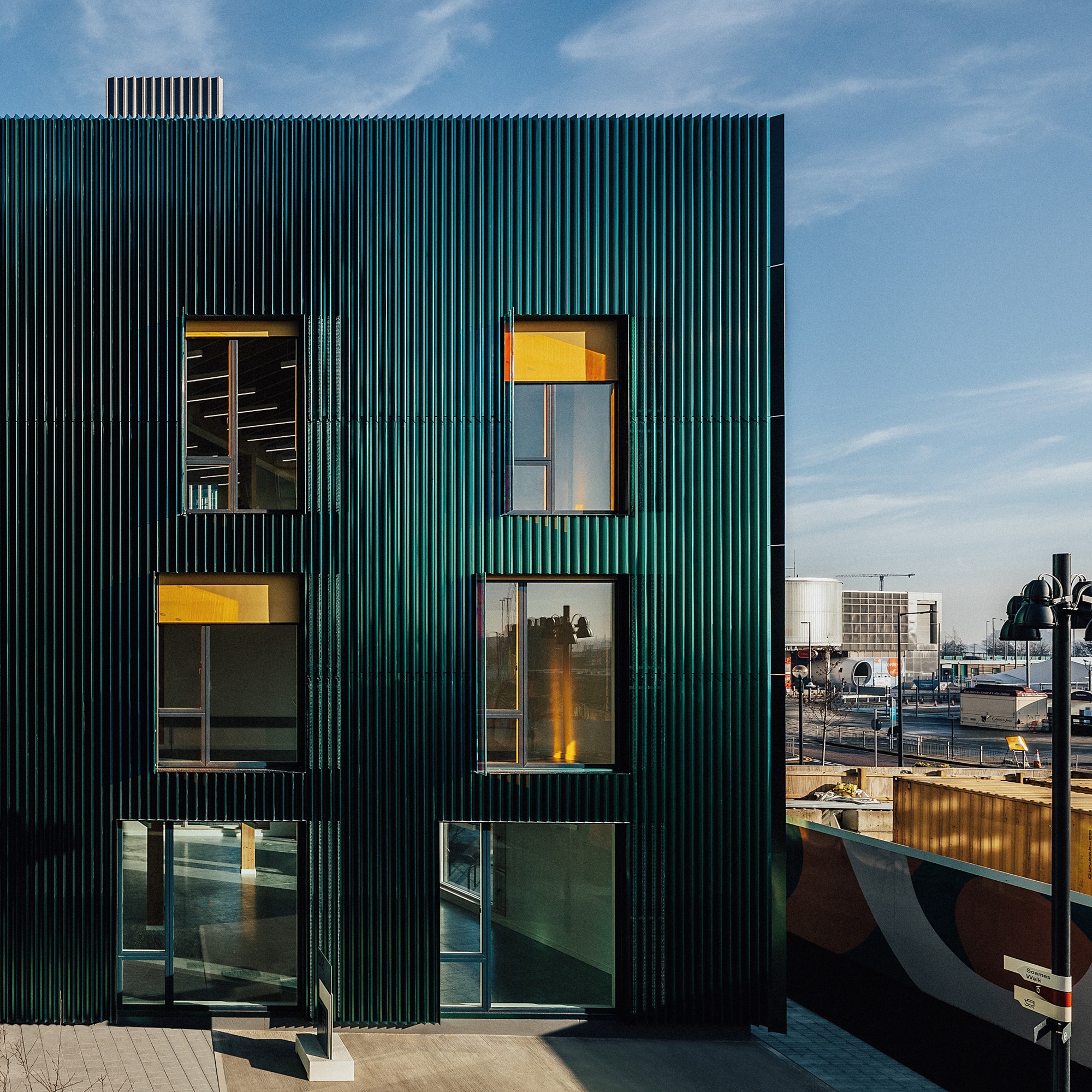 金字形神塔和菱形建筑丨英国伦敦丨Mole Architects-25