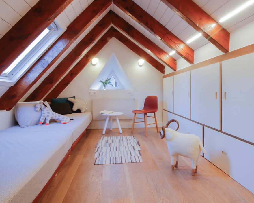 西班牙复式顶层公寓的现代改造-21