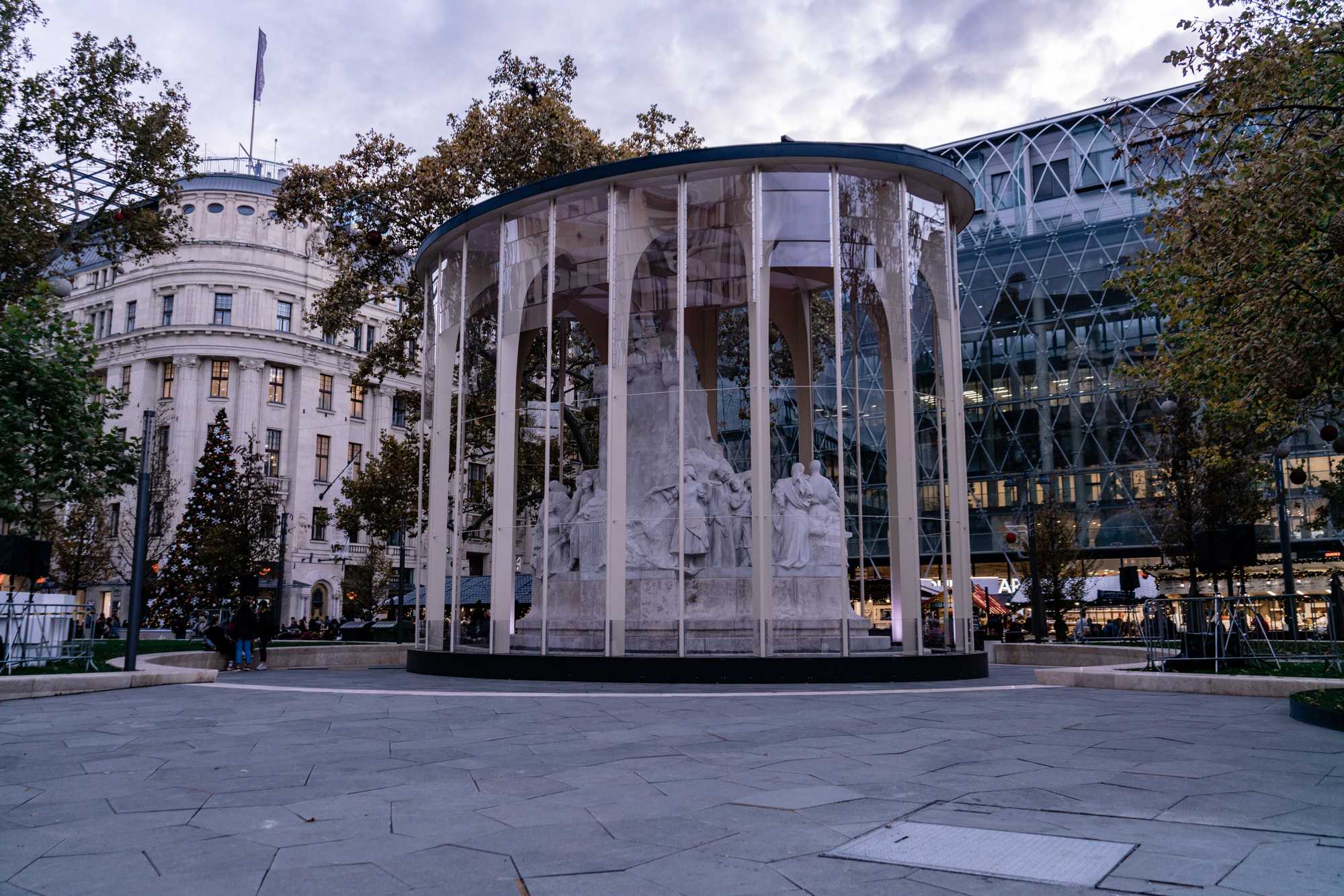 Art Shield Statue Conservation Pavilion / Hello Wood-37