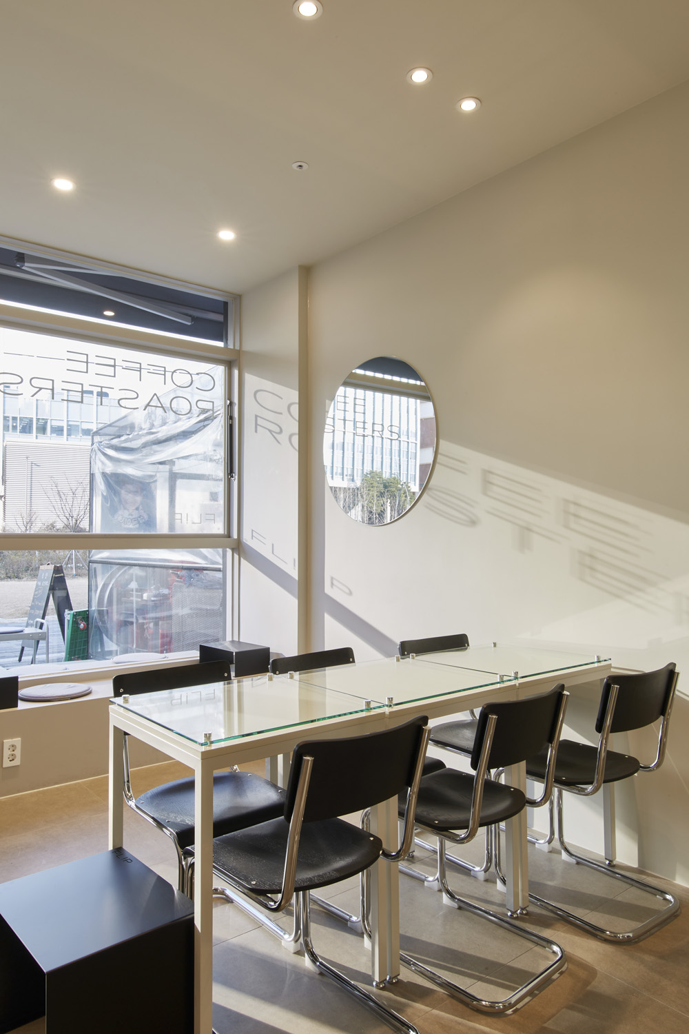 13 平米极简咖啡厅 | 小空间的大设计-9