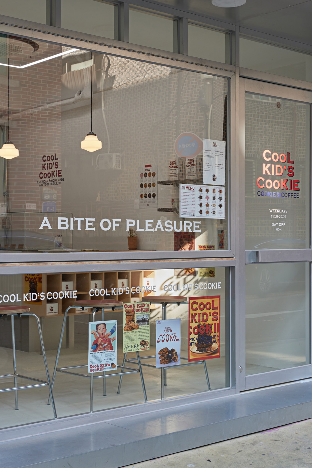 白色简约的 7 层甜品店空间设计-15