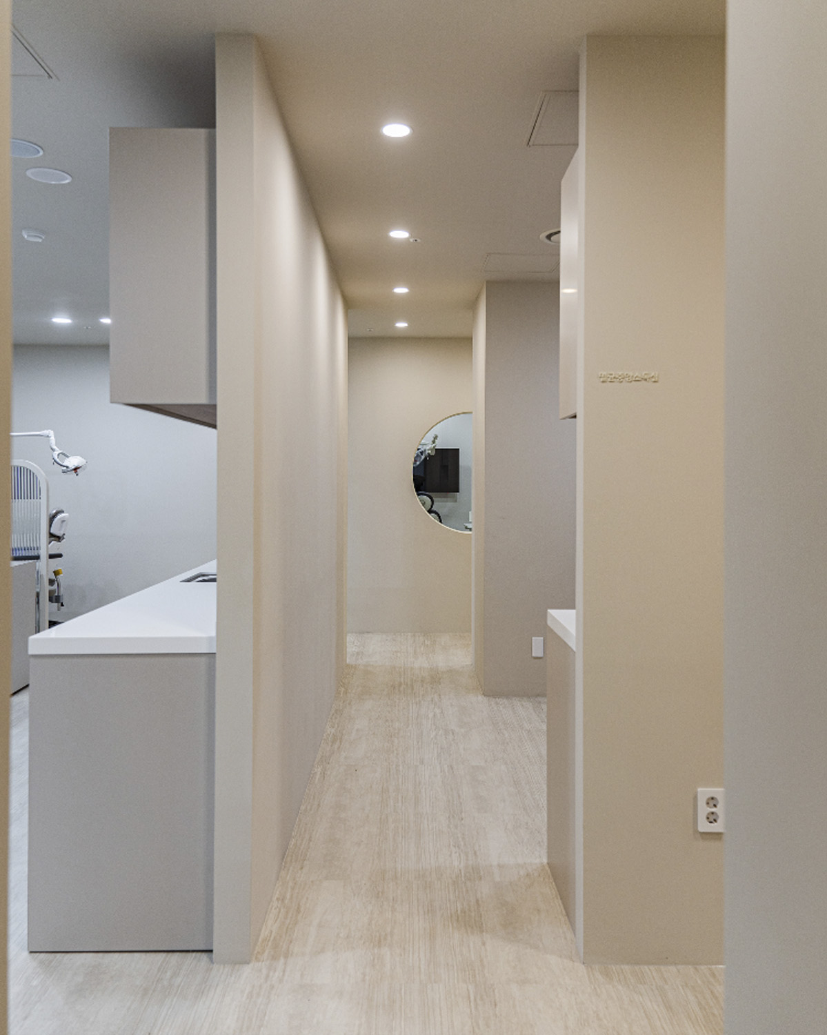 简约温馨的 65 平米特别口腔诊所设计-11