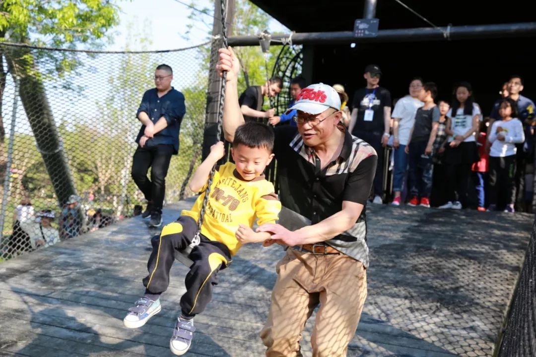 黑森林 | 儿童乐园的黑色艺术-71