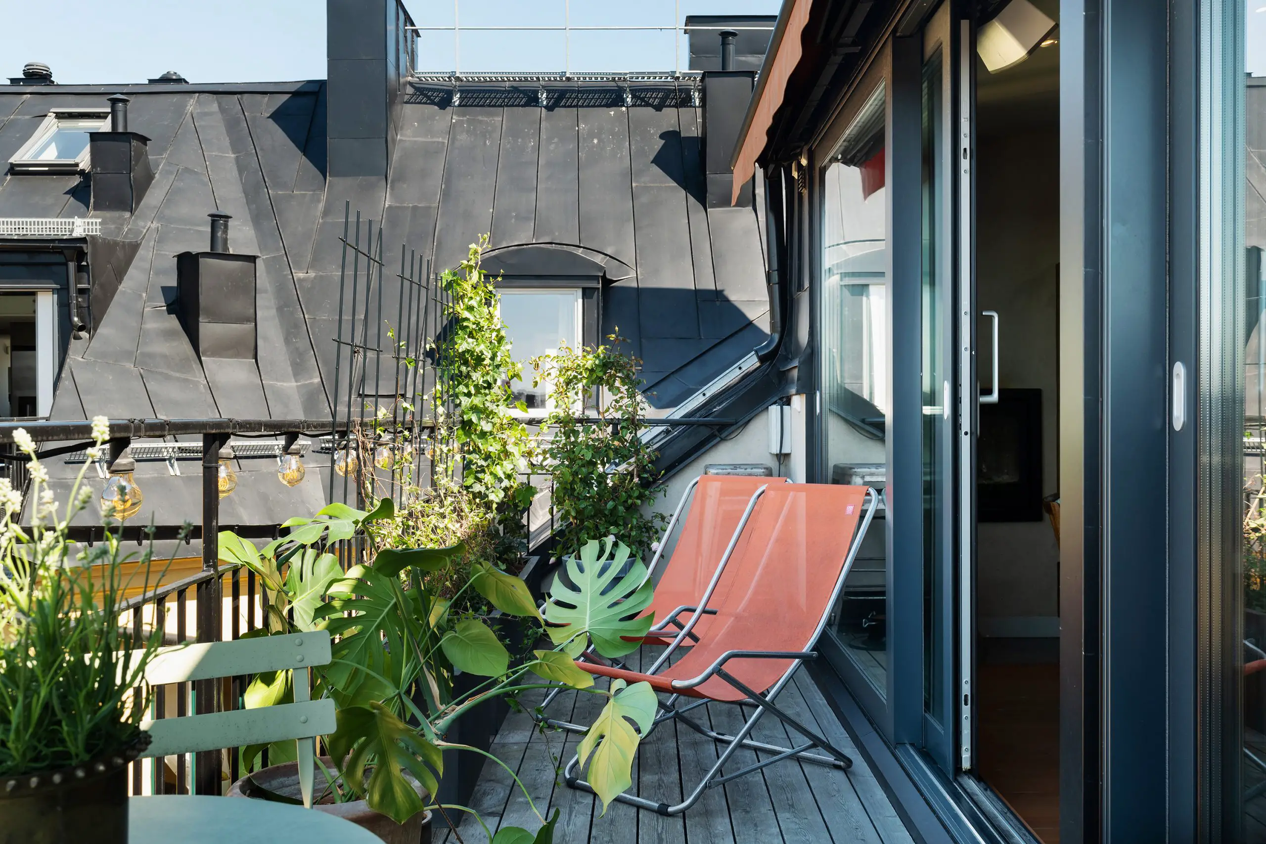 瑞典顶层公寓的玻璃阁楼办公室-14