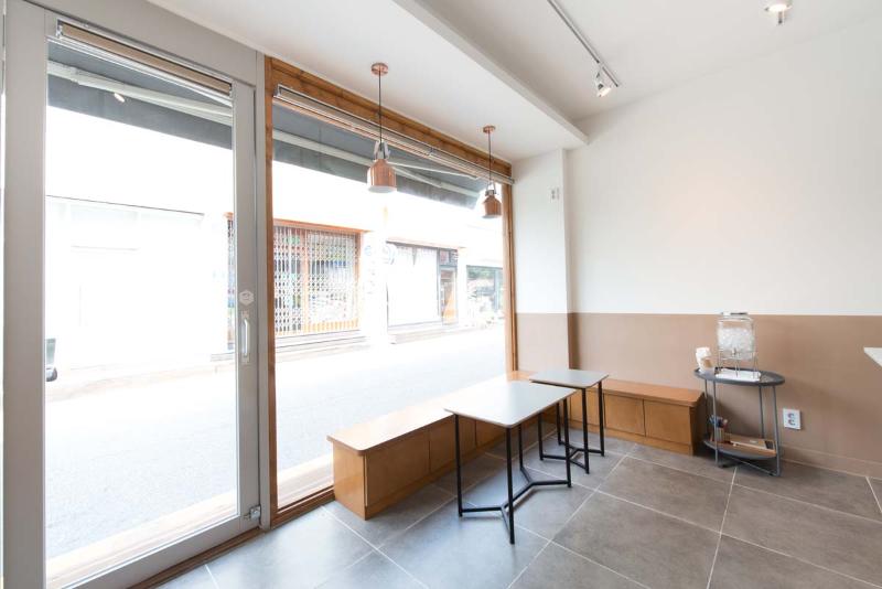 女性化简约风 9 坪甜品店设计-8