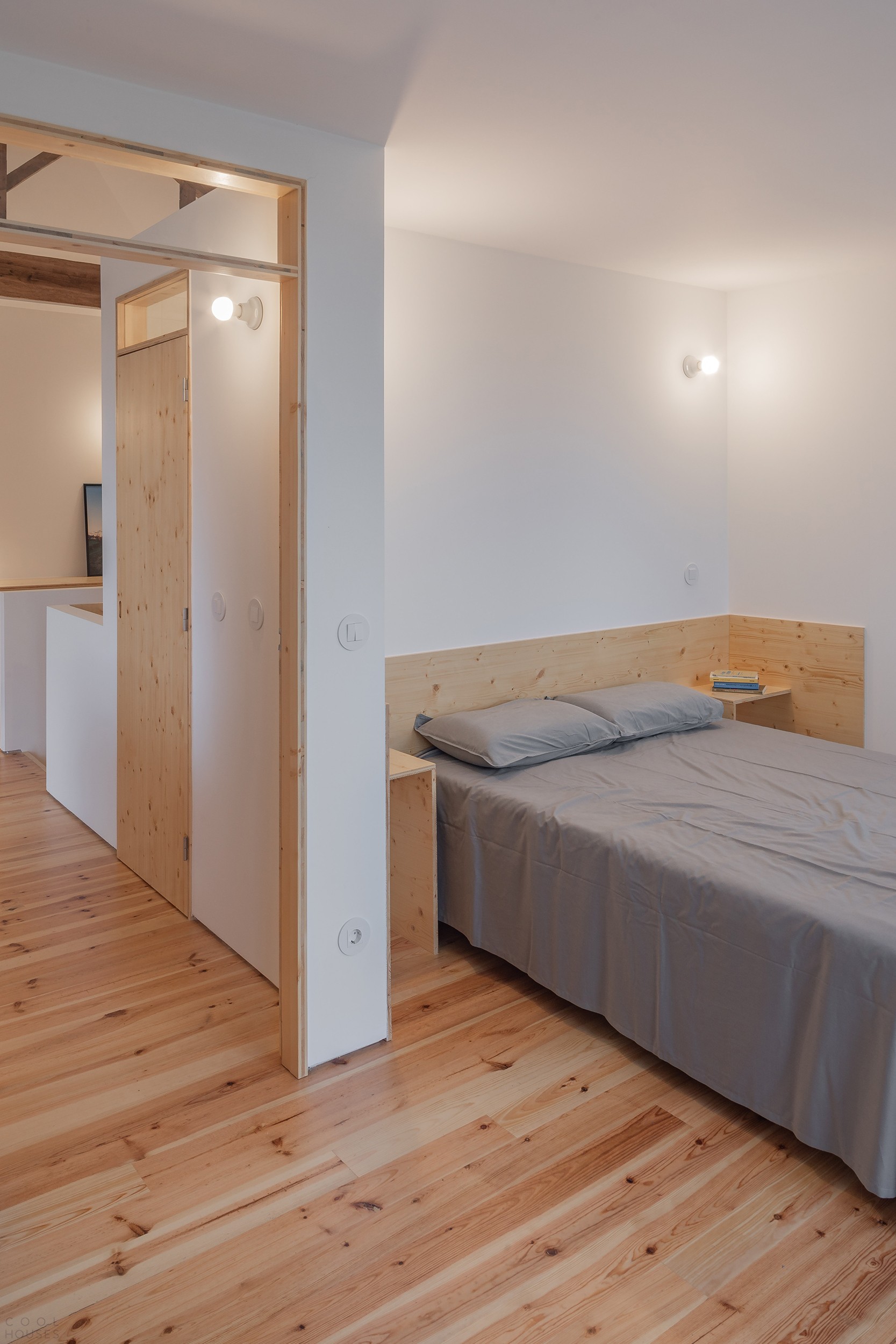 将乡村废弃房屋改造成现代舒适别墅丨葡萄牙丨Filipe Pina建筑工作室-15