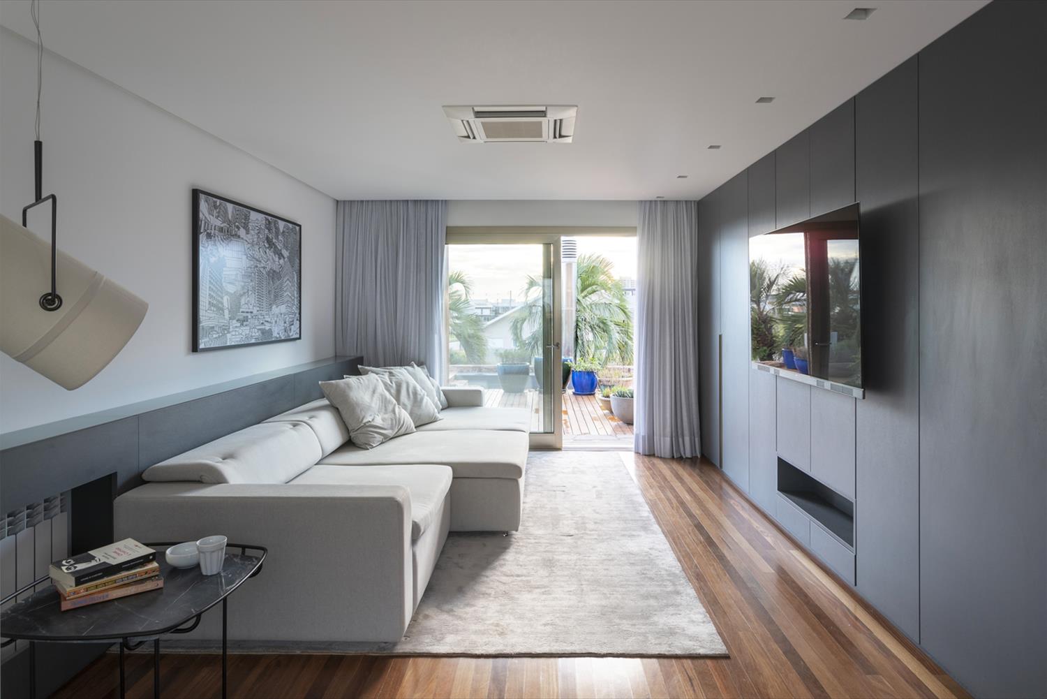 巴西 Pelotas 现代住宅 | 混凝土、木头和玻璃的完美融合-26