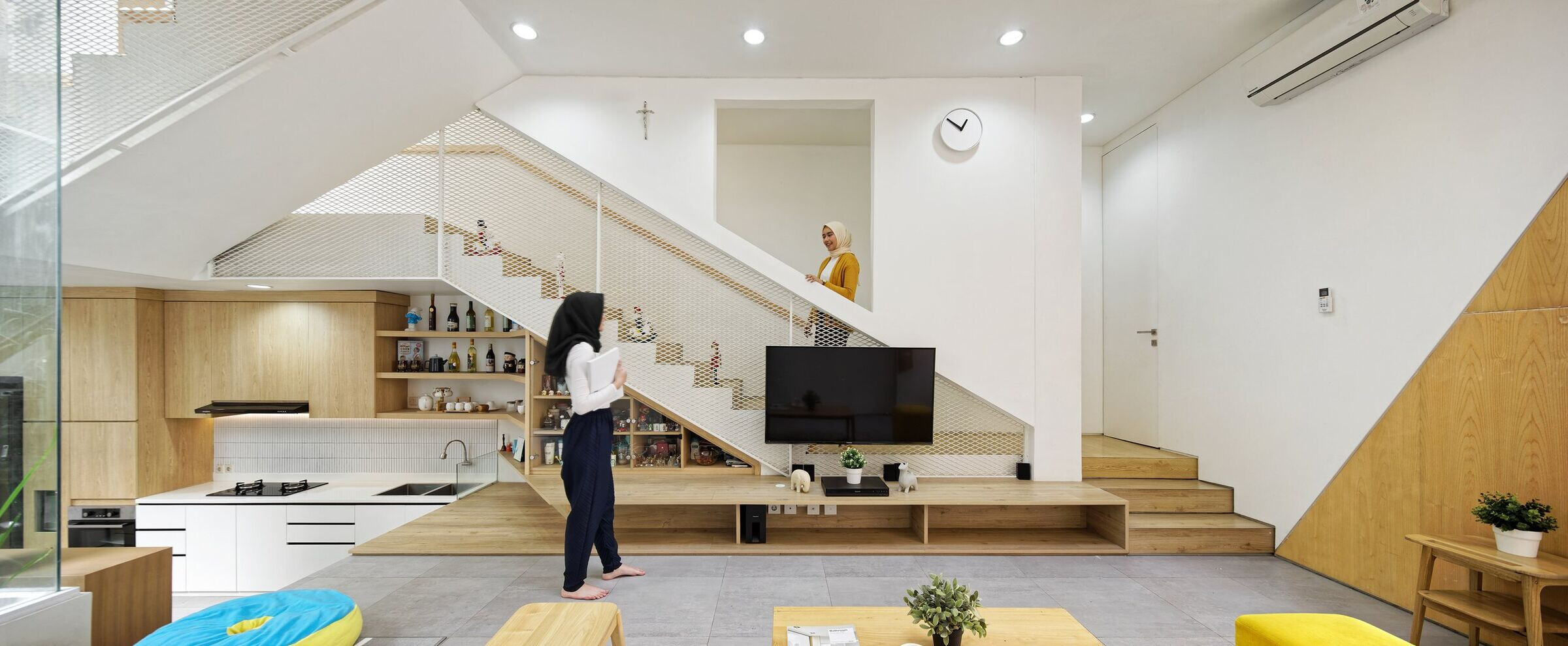 印尼狭地住宅,三角天花板创造宽敞空间-26