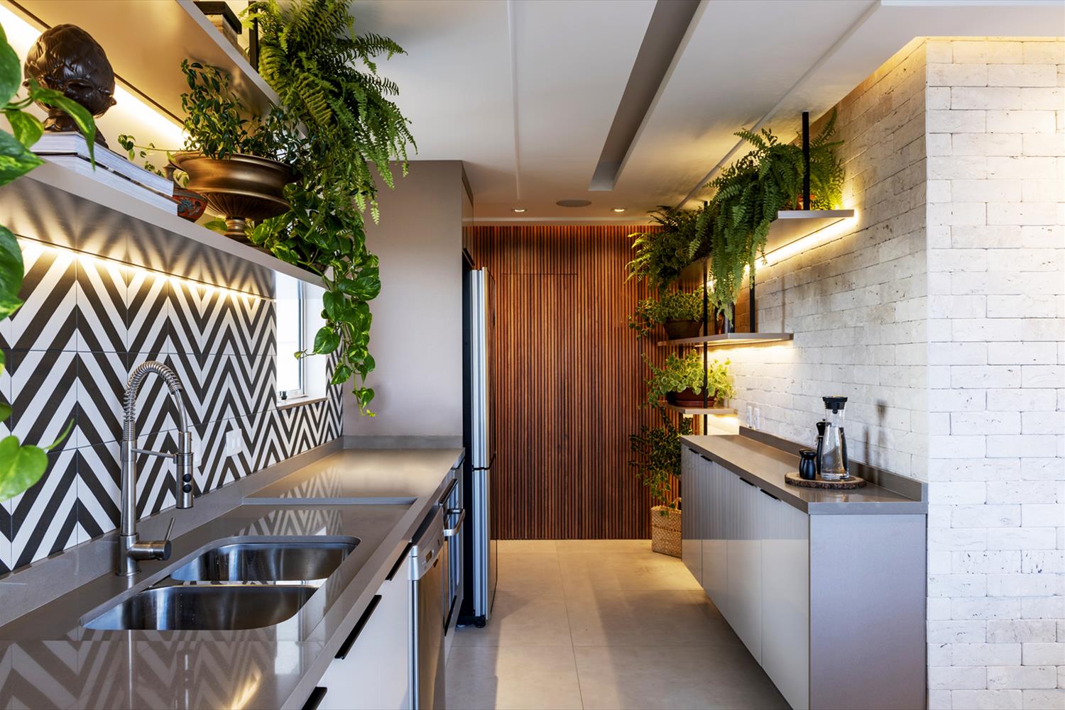 巴西 SP 公寓室内设计，原木与大理石打造温馨宜居空间-5