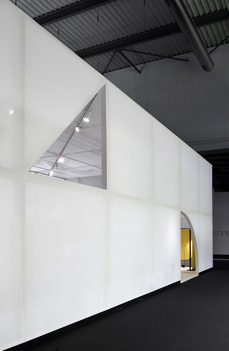 2017米兰家具展Arper展厅 / MAIO-26