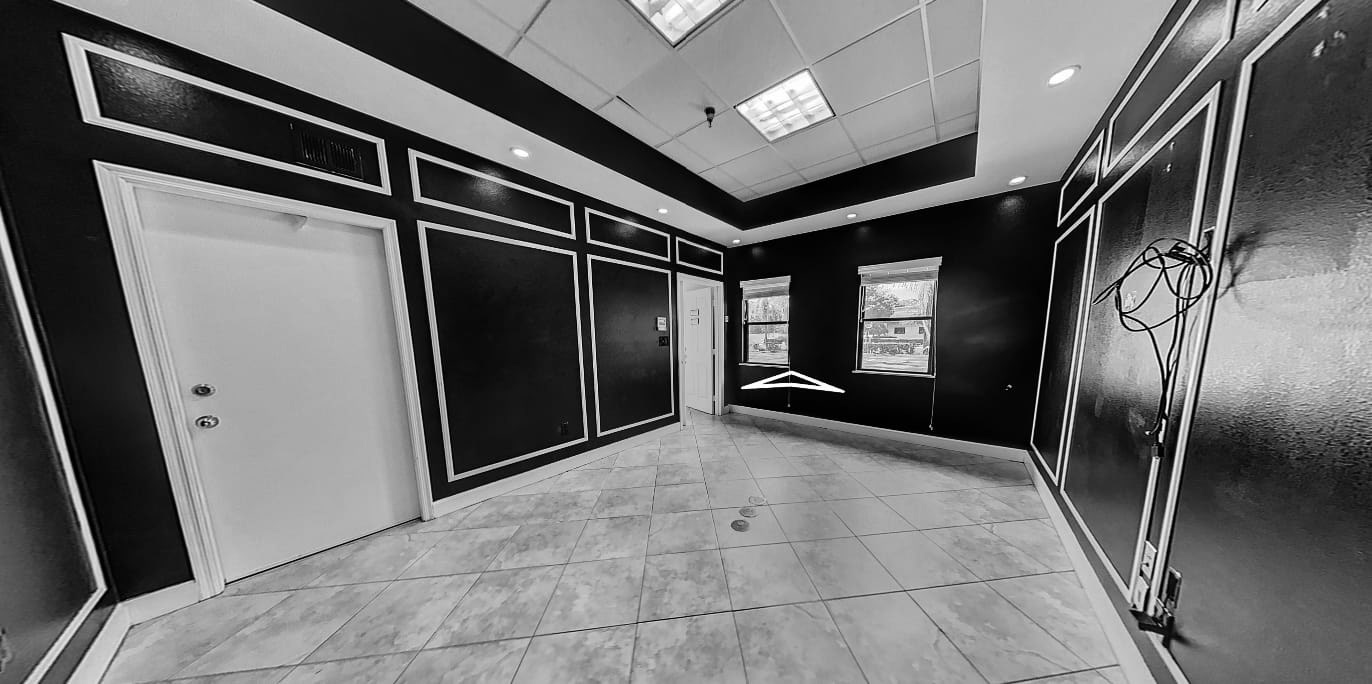 TDW办公室及仓库内部空间
 
注：由于不清楚TDW代表的具体内容，这里按保留处理如果TDW有特定含义且你能给出相关信息，可替换成准确内容 丨UruguayFlorida-12