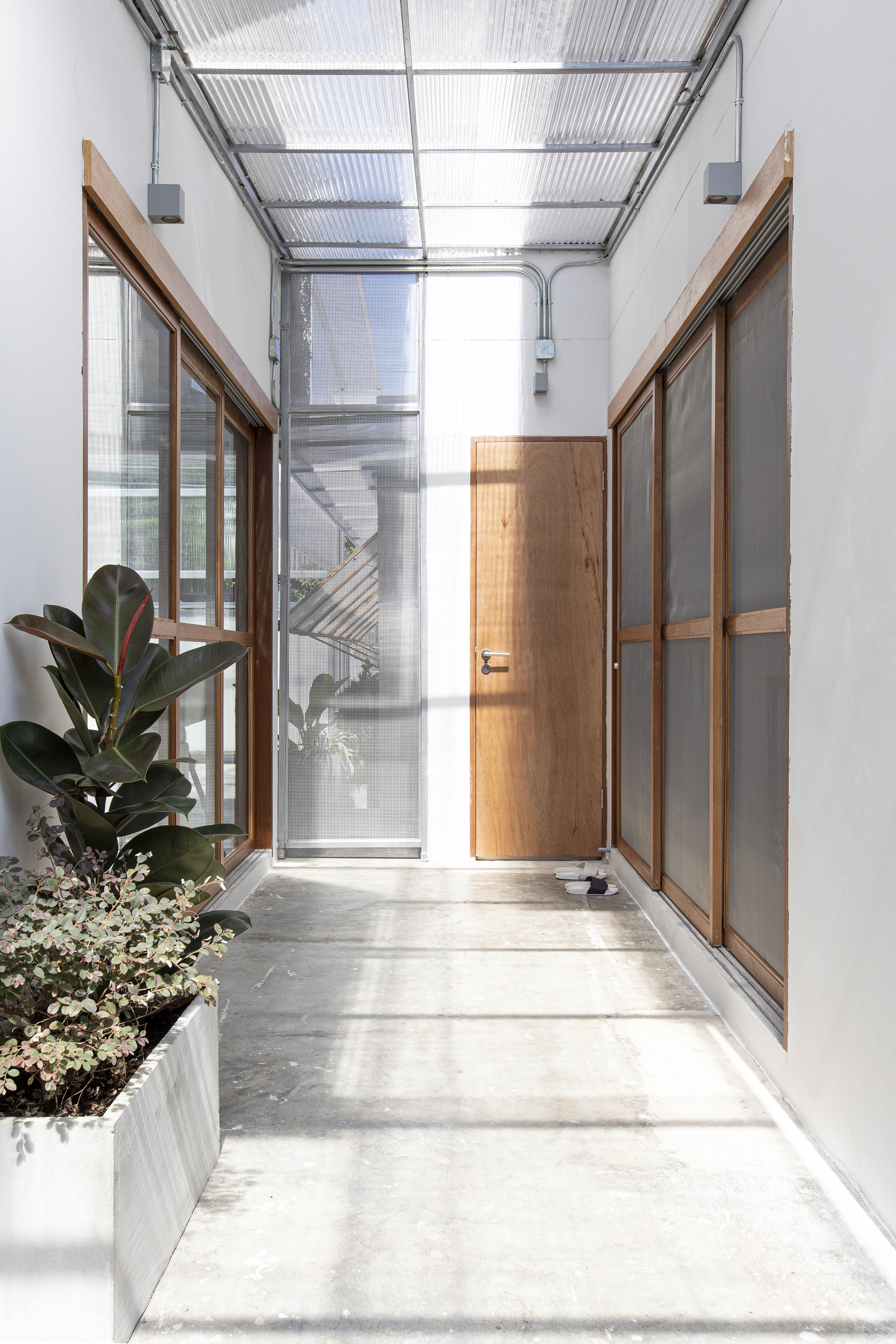 曼谷两代同堂住宅翻新-2