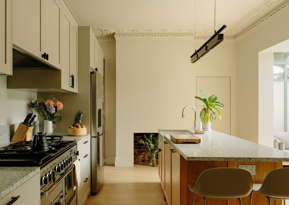 伦敦绿色客厅与桃色卧室的维多利亚式住宅设计-6