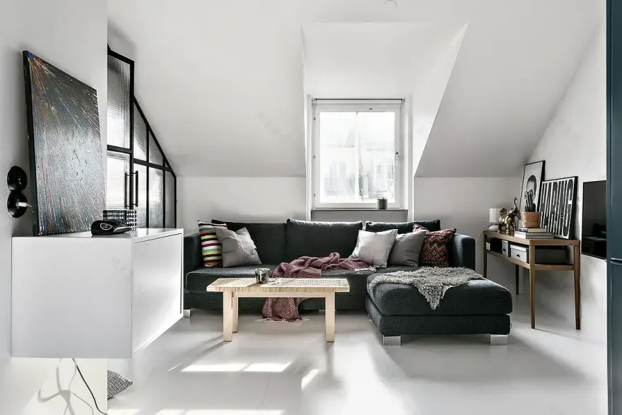 阁楼公寓的现代革新 | 玻璃隔墙与悬挂式吊床-12