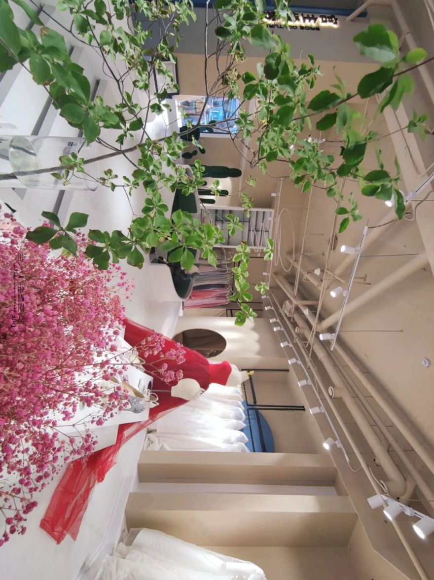 轻奢宫主婚纱店,展现独特审美体验-29
