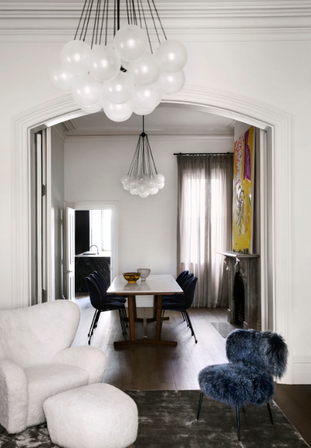 金色的;金黄色的;金的;金制的-111