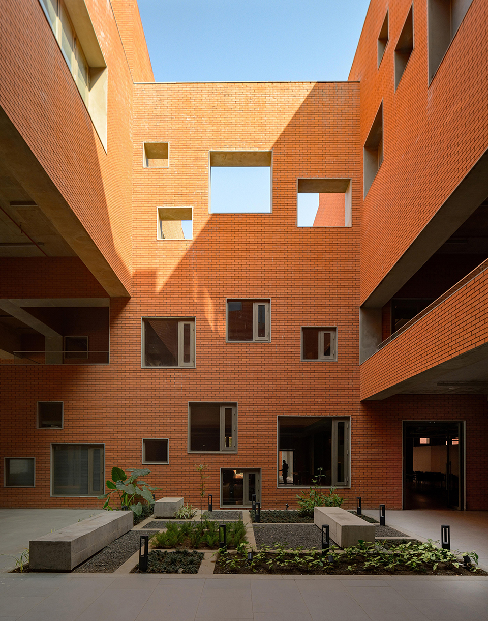 普瑞斯蒂吉大学丨印度印多尔丨Sanjay Puri Architects-43