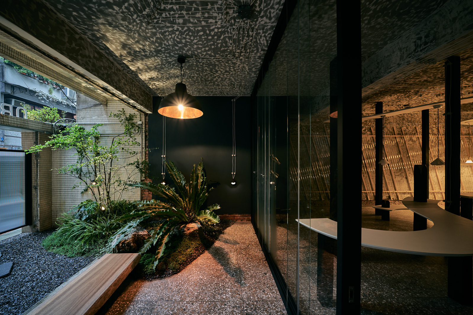 台北Original BTC灯具展厅设计丨中国台北丨合风苍飞设计+张育睿建筑师事务所-10