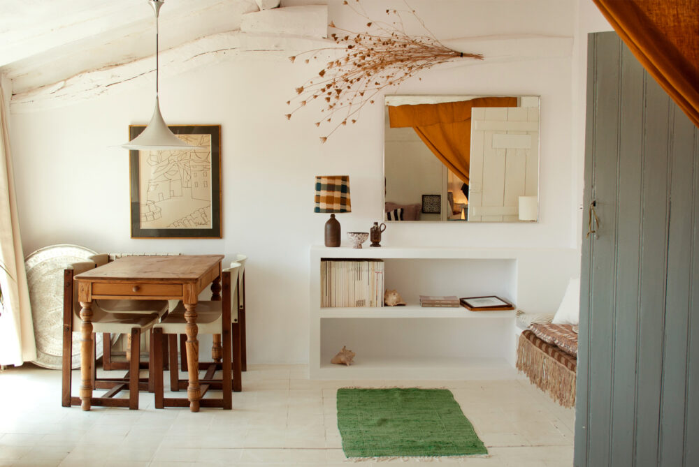 卡萨·约瑟芬别墅

注：La casa在西班牙语里有房子、别墅等意思，这里结合后面的名字推测是别墅名，直接音译Casa Josephine为卡萨·约瑟芬  丨西班牙-21