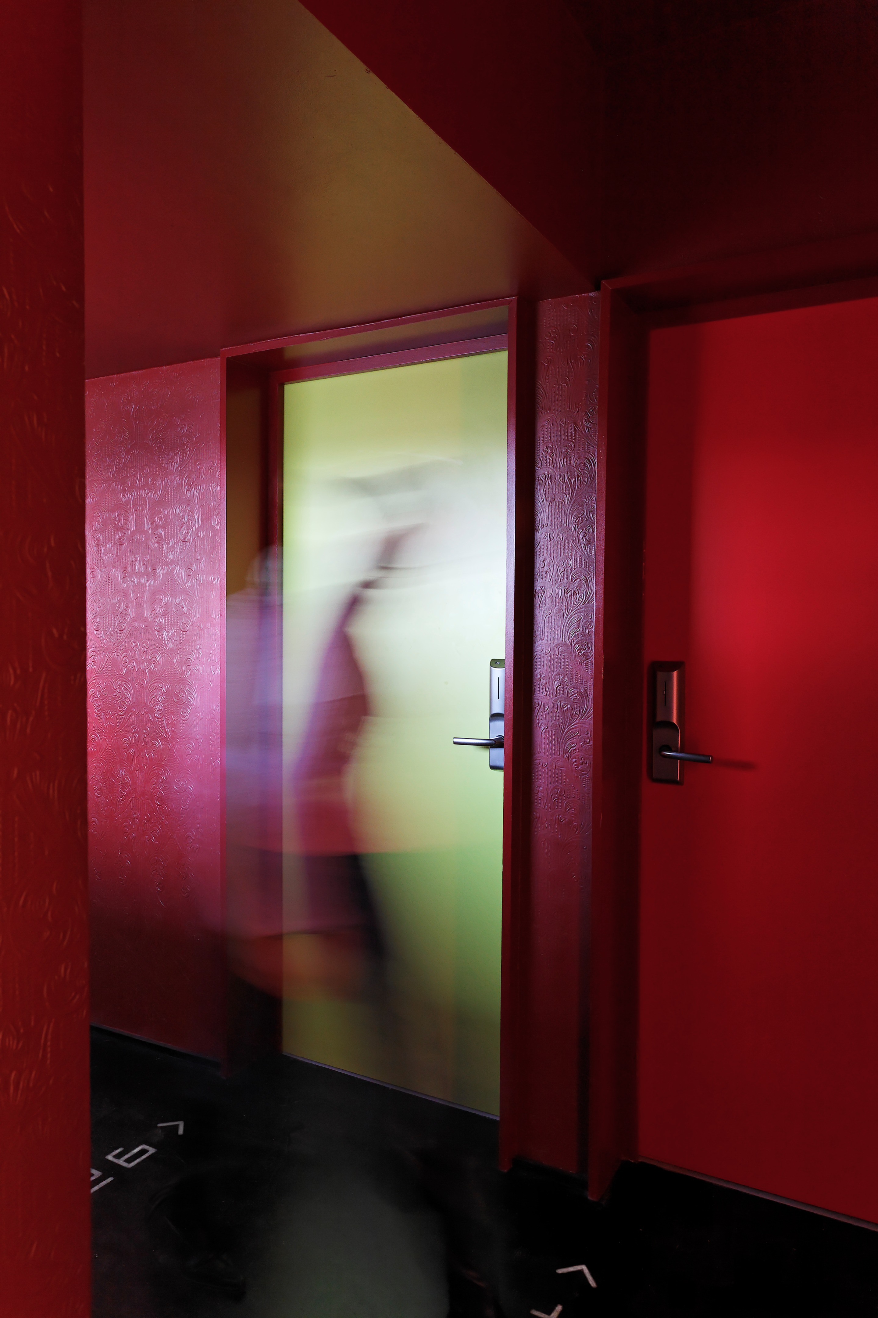 巴黎葡萄牙公寓翻新记 | 战舰灰立面展现独特魅力-23