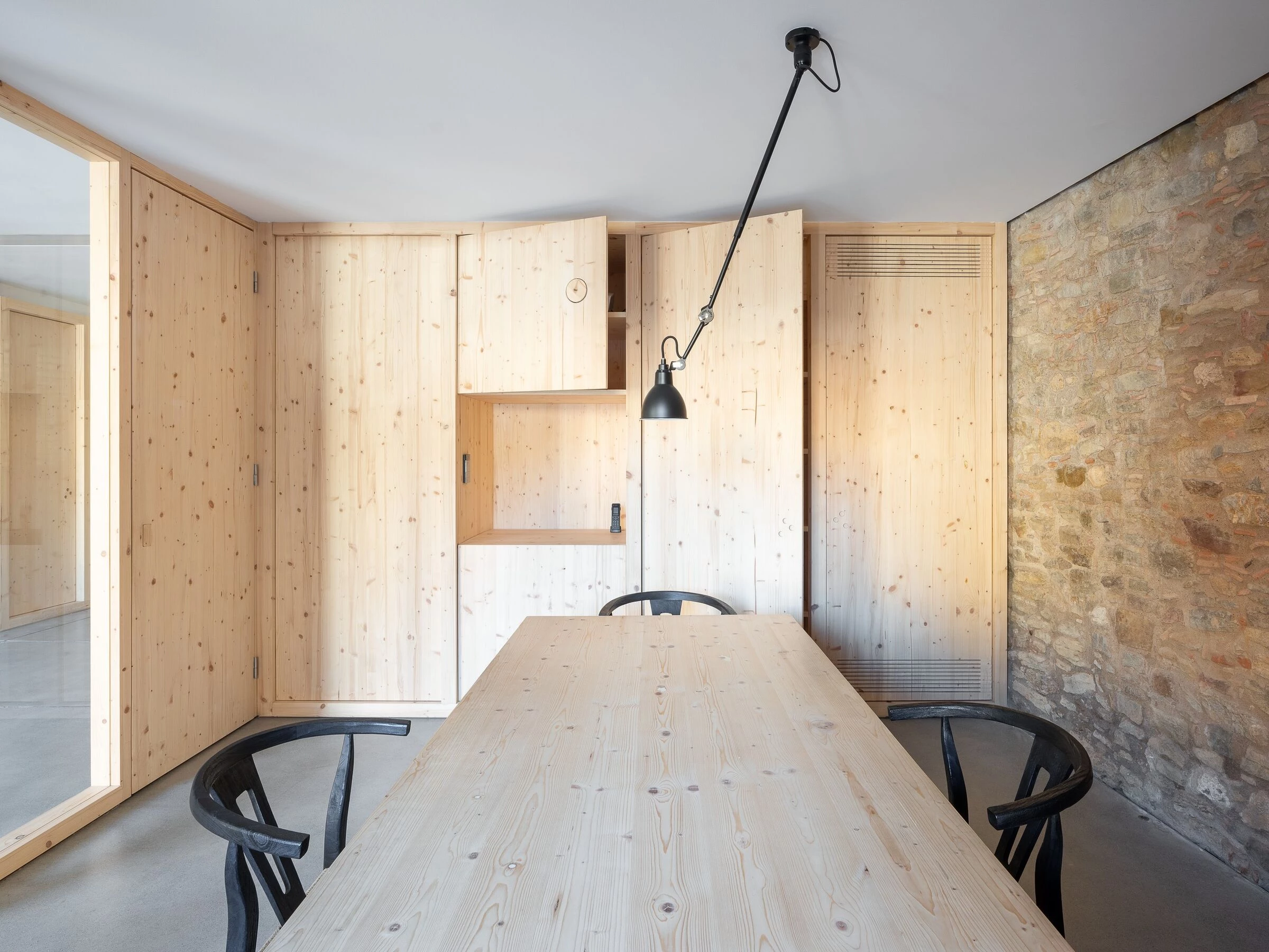 旧仓库新生 · Nordest Arquitectura 打造西班牙古村办公室-25