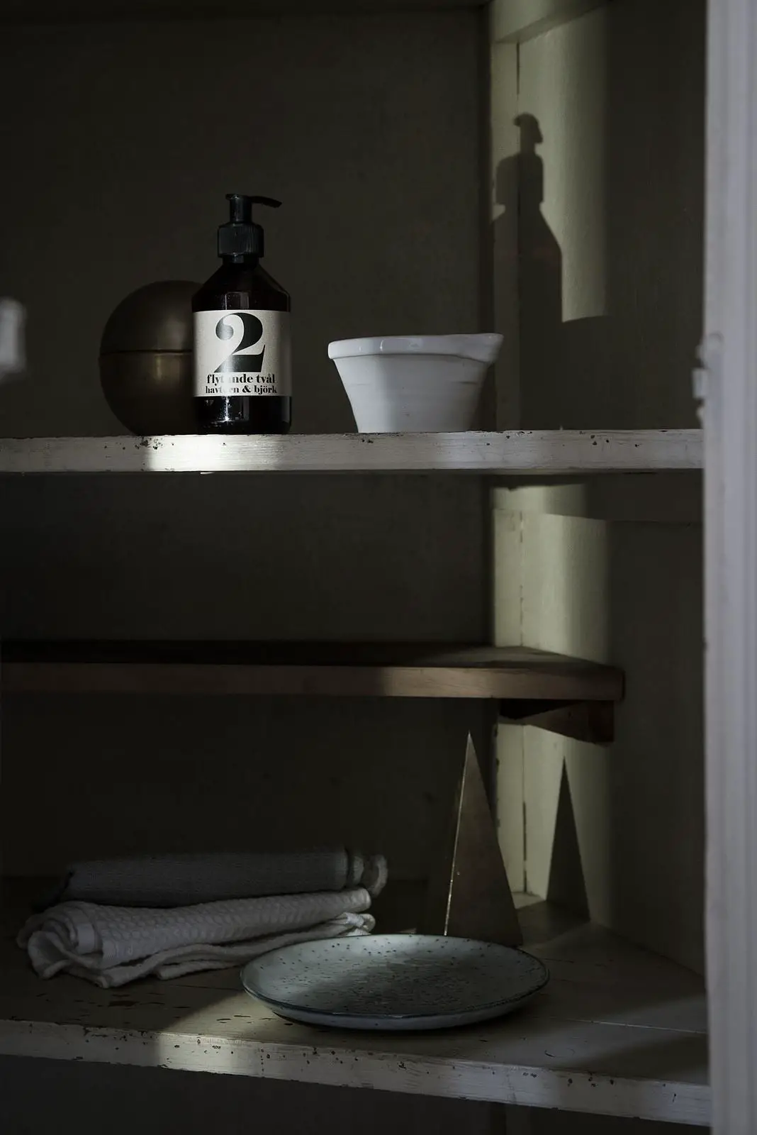 悬浮魅力 | Petite Friture 黑色吊灯设计-15