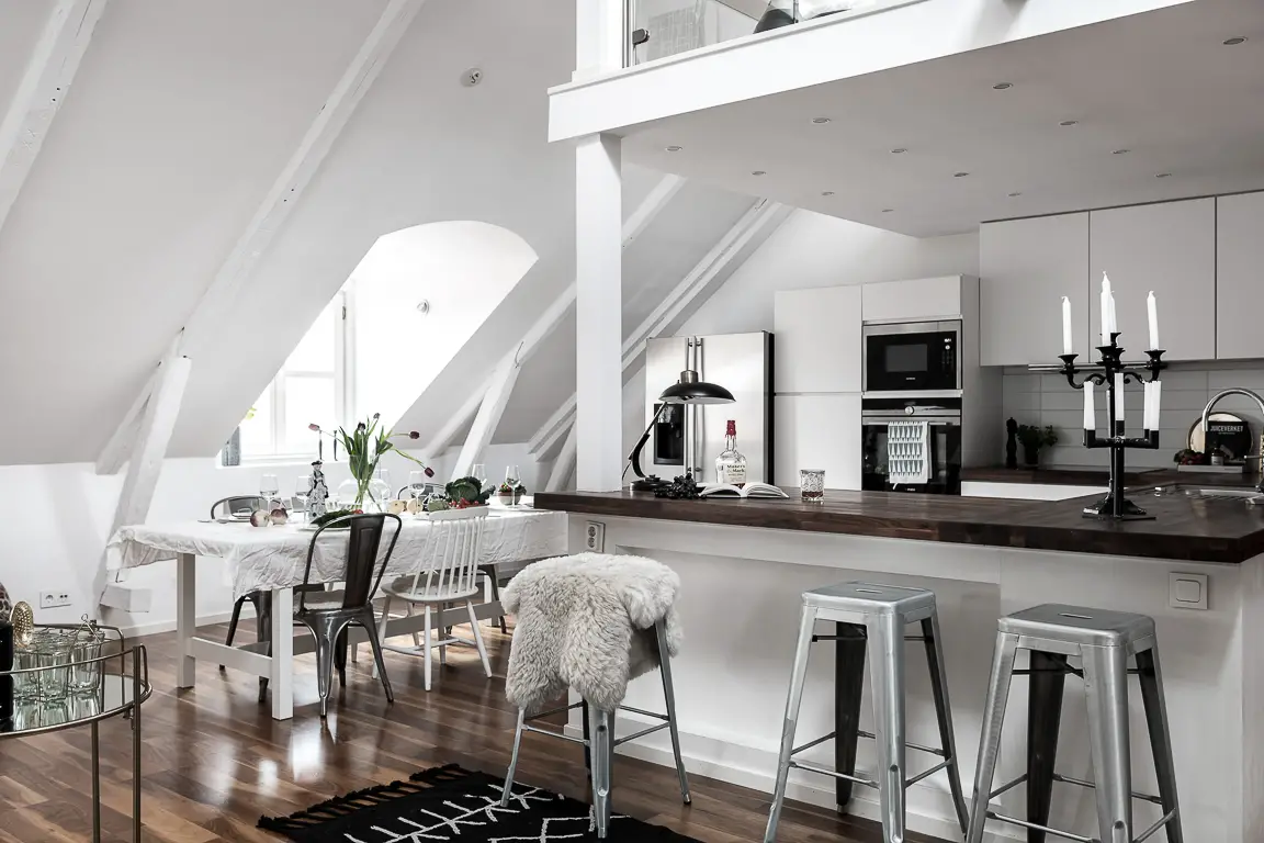 瑞典独特公寓，玻璃 mezzanine 引领设计新潮流-2