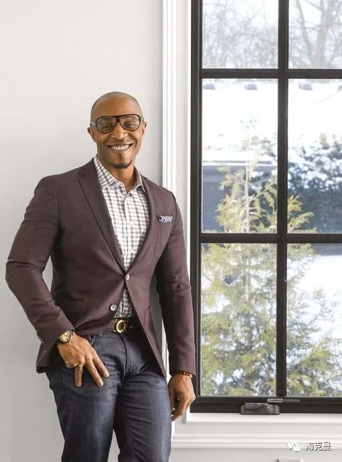 封面故事：丈夫喜欢极简，妻子爱繁复装饰？Hickory Chair 休闲椅一次满足两个愿望！-23