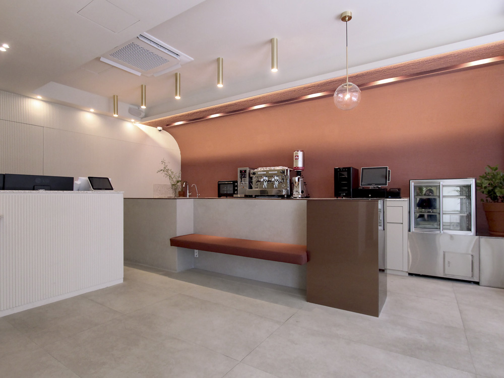 首尔通洞酒店咖啡厅 | 色彩点睛的现代概念空间-3