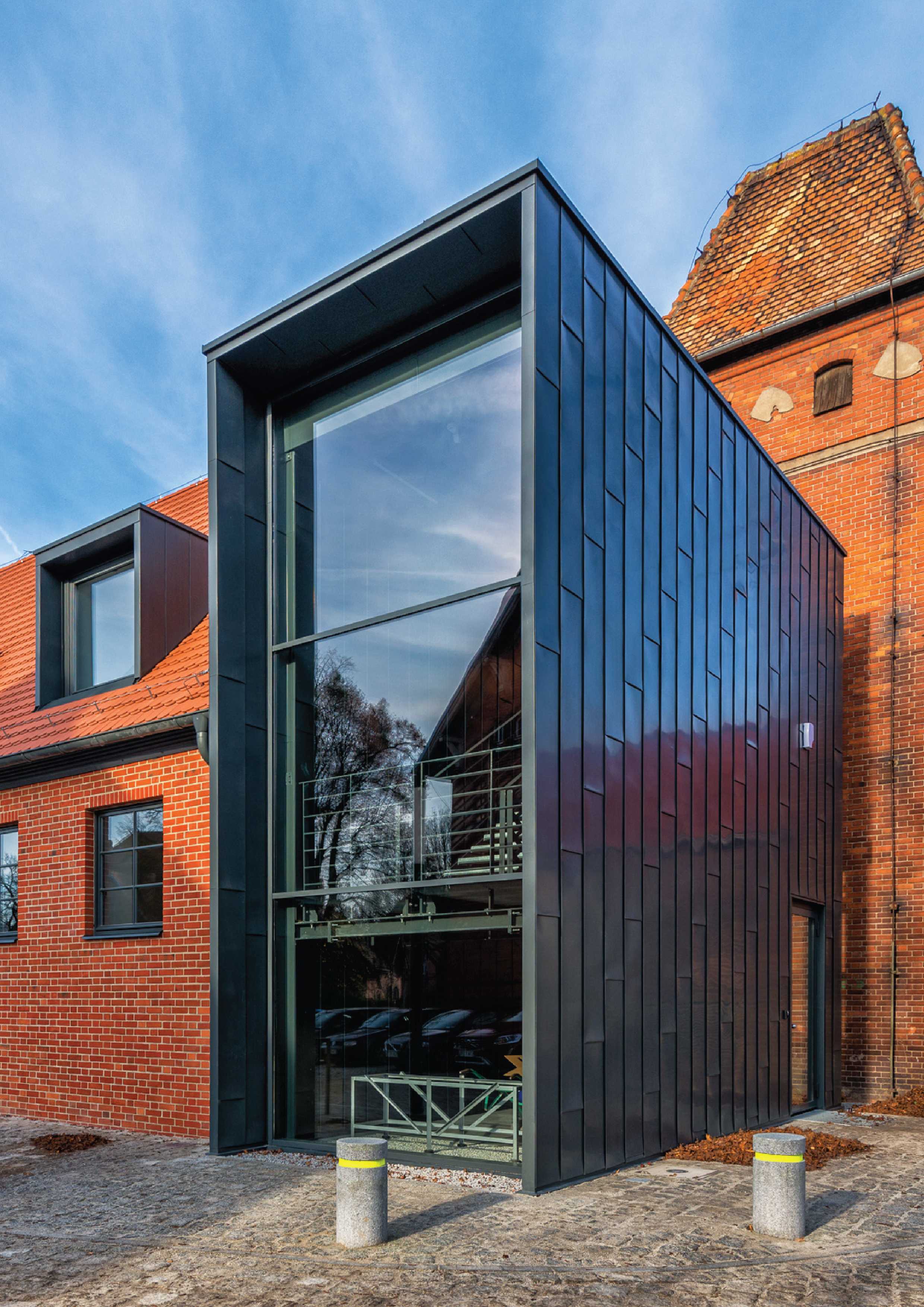 马厩新生 · 历史建筑的现代室内设计演绎-10