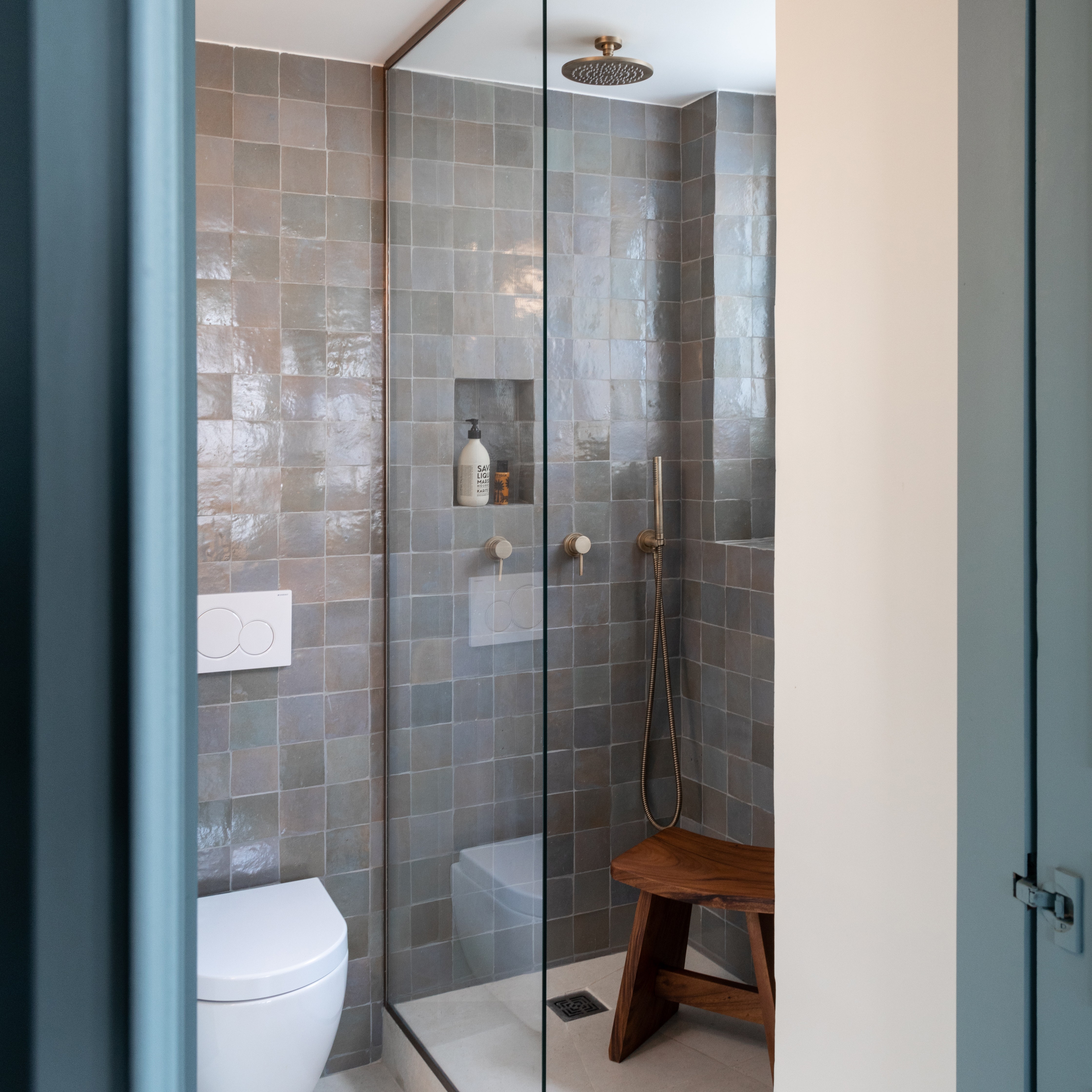 小空间，大设计 | 欧洲迷你公寓的意大利式奢华浴室-0