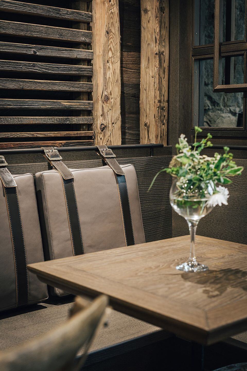 COCC· and coherent 打造瑞士圣加仑老城区温馨酒馆-23