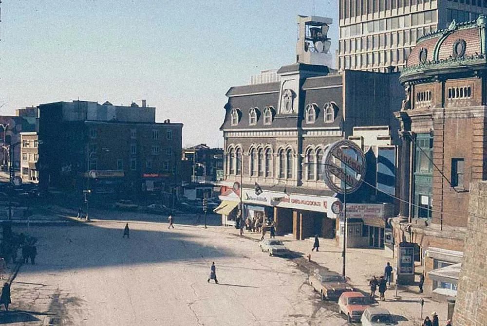 百年建筑"拆"出新生,加拿大 Theater Le Diamant 惊艳翻新-23