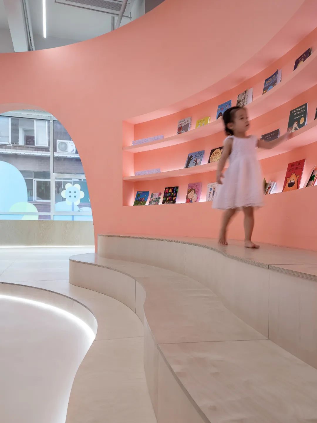 童话世界的大门 | 壹所设计工作室的幼儿阅读空间-36
