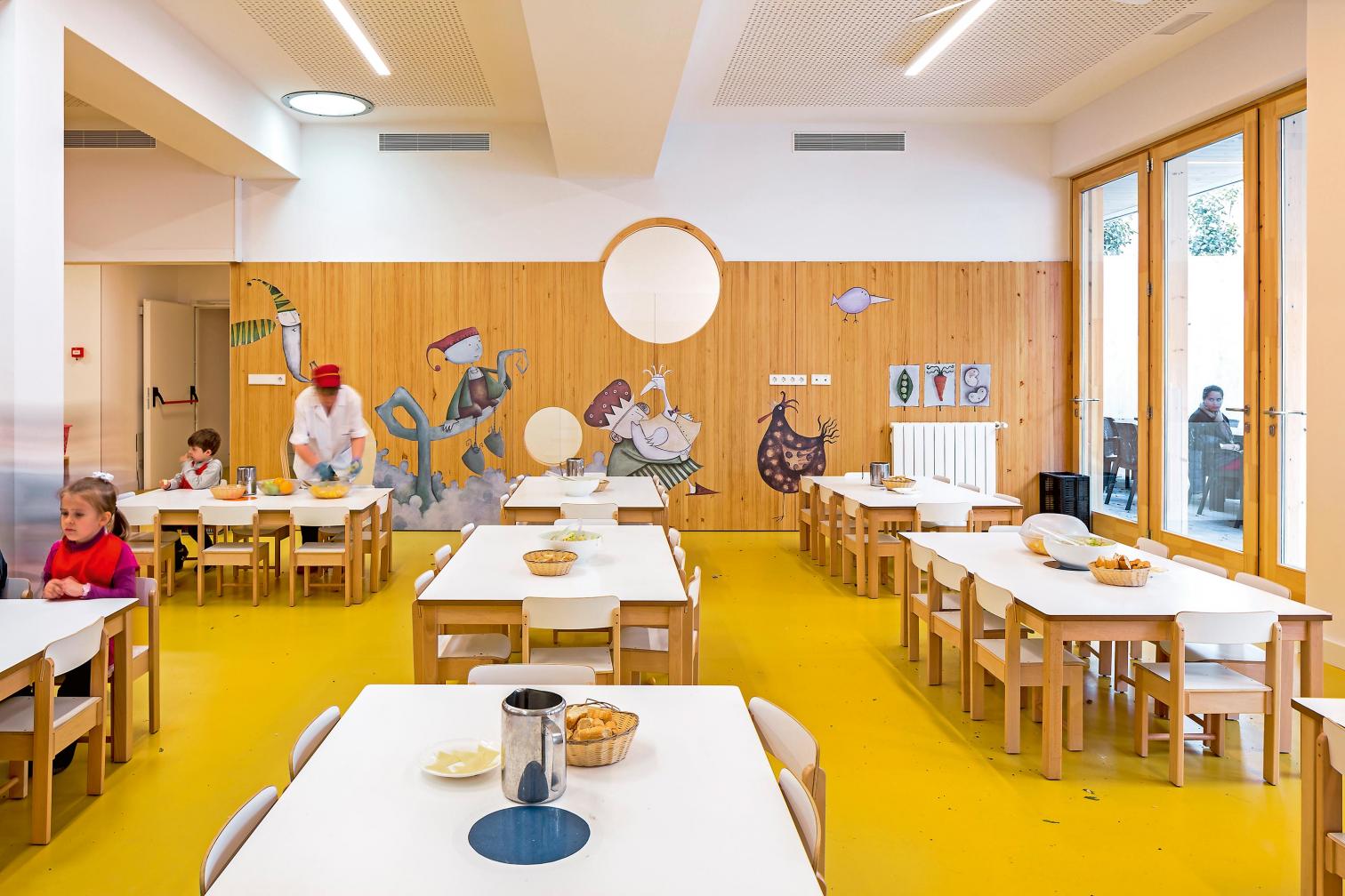 巴塞罗那幼儿园设计 · 色彩缤纷的铝制外墙-19