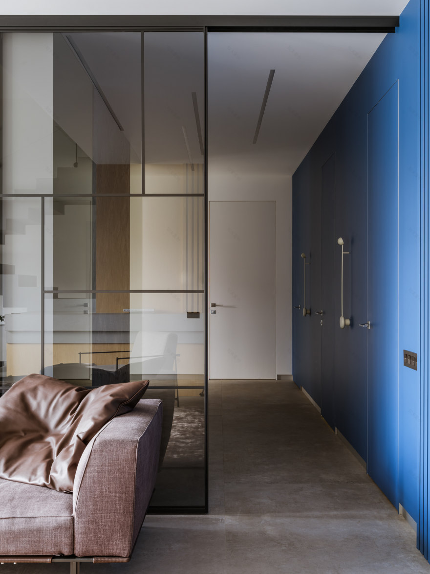 带高耸楼梯的房屋室内翻新丨E.Zakharova,MakeDesign-4