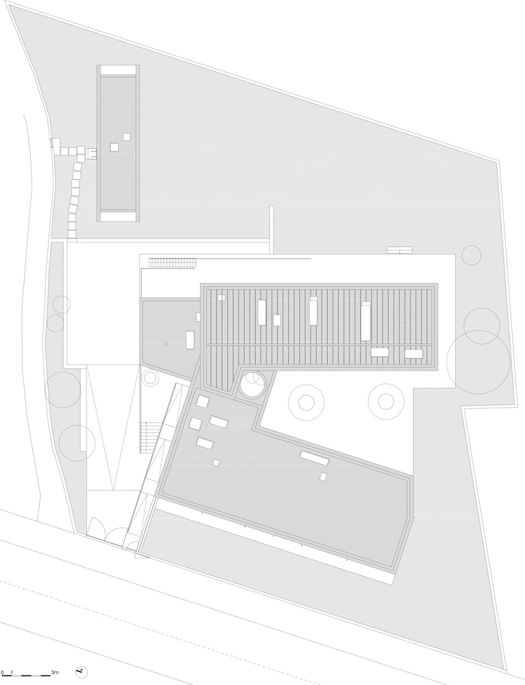 葡萄牙绿意盎然的双层住宅-55