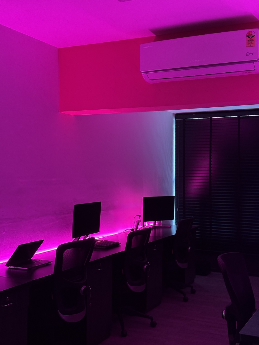 The phygital studio: office and experience center-9