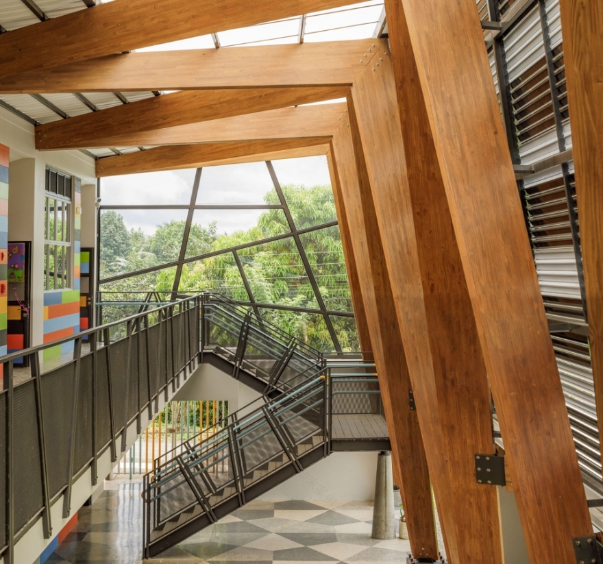 哥斯达黎加偏远公立学校 | 多彩环保的木构建筑-22