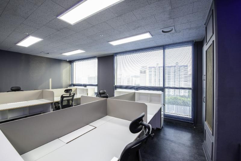 简约办公空间，照明设计提升氛围-5