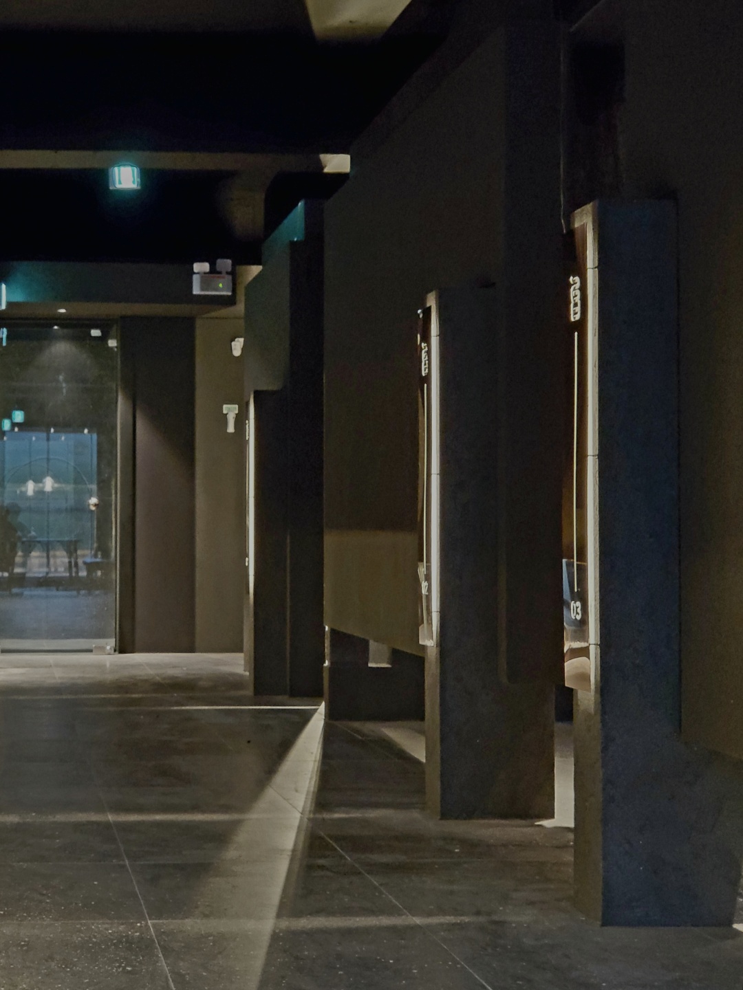 高级黑 | 45 平米极简主义雅致公寓-9