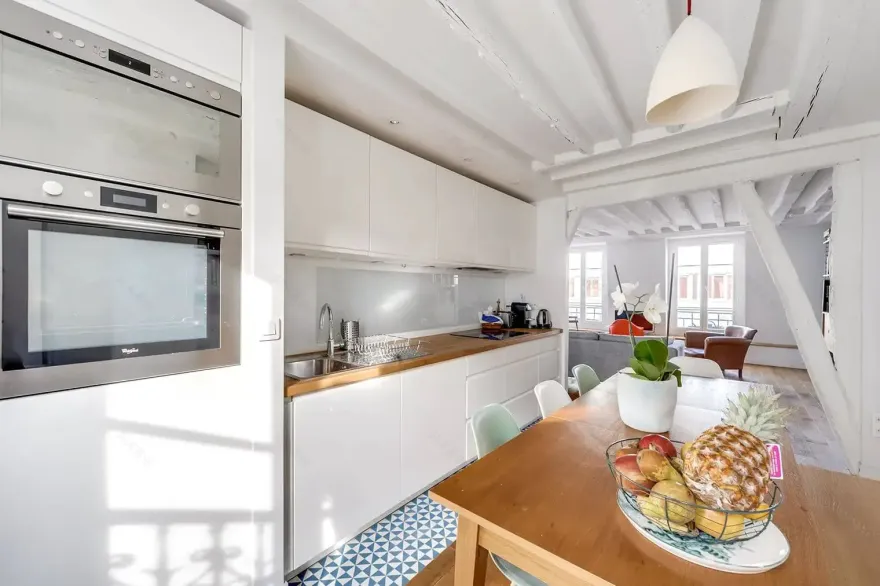 巴黎老建筑中焕然一新的家庭公寓设计-6
