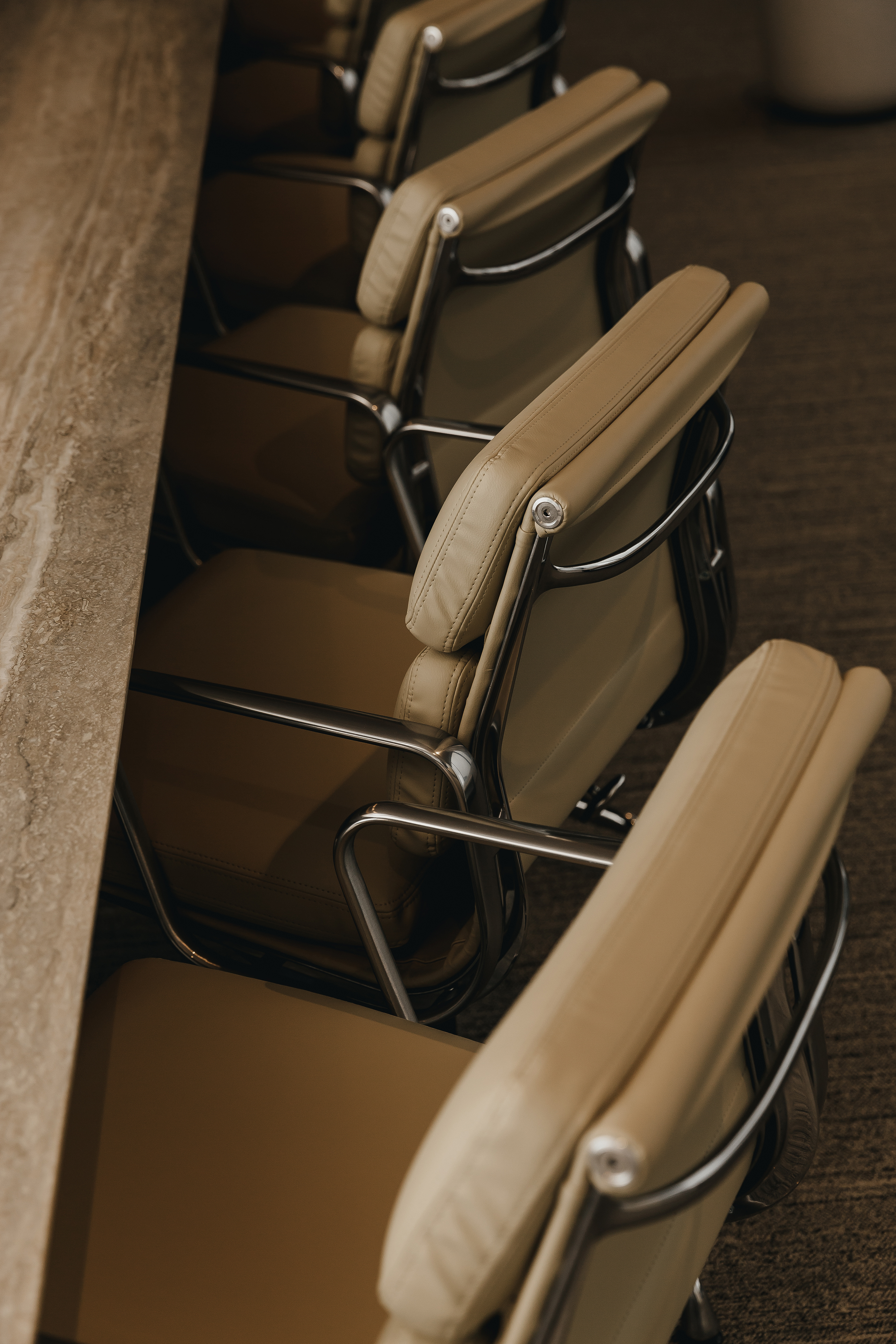 现代科技与自然元素融合的办公室设计丨加拿大丨McKinley Studios-17