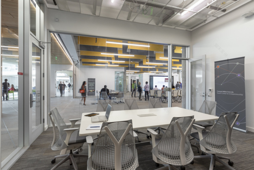 摩尔鲁布尤德尔与文艺复兴 3 建筑师共同打造卡内基梅隆大学商学院大卫·A·特普 quadrangle-37
