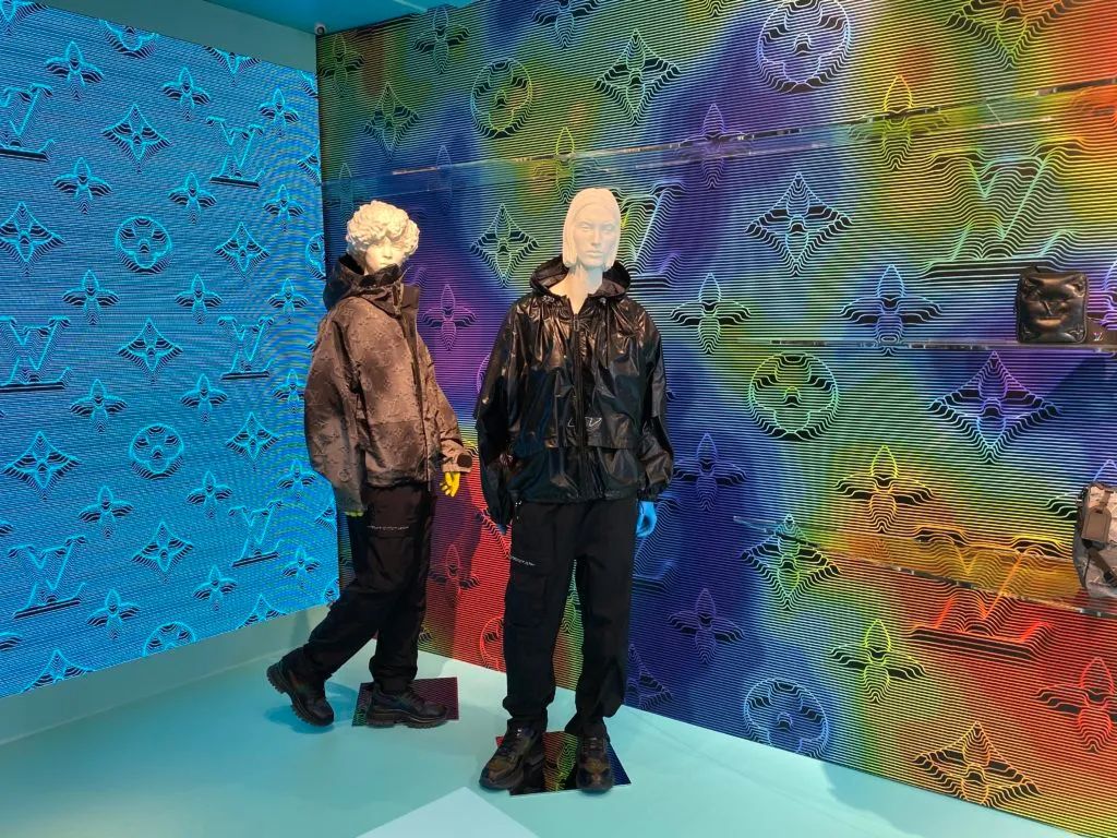 路易威登(Louis Vuitton)时装Soho快闪店设计-21