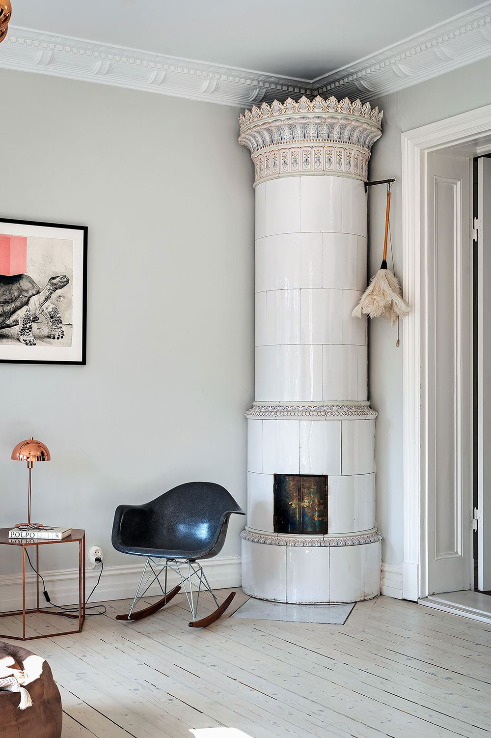 北欧风格公寓的彩色厨房设计-15