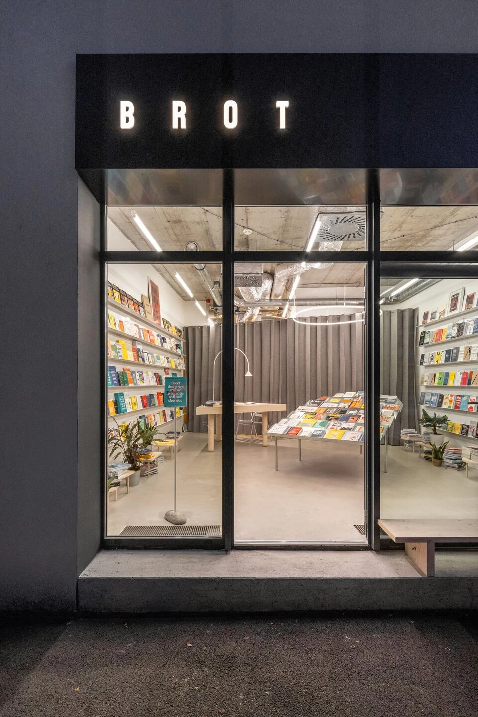 BROT 书店丨斯洛伐克布拉迪斯拉发丨Grau Architects-14