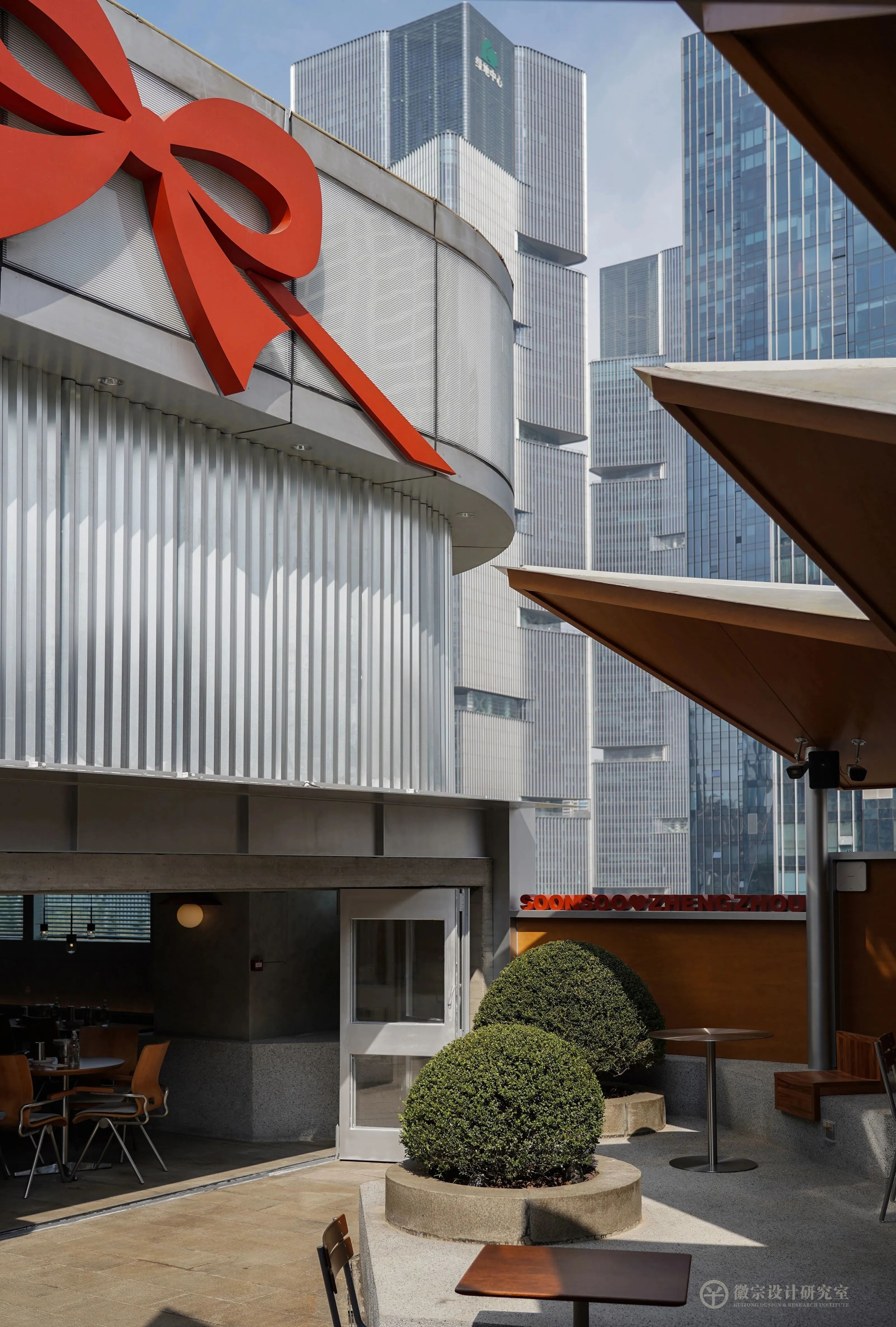 「被撕开的礼盒」SOONSOO CHICKEN中国首店设计丨中国郑州-10